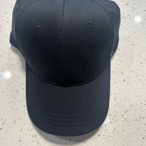 lululemon athletica Black Cap *NEW WITH TAGS*